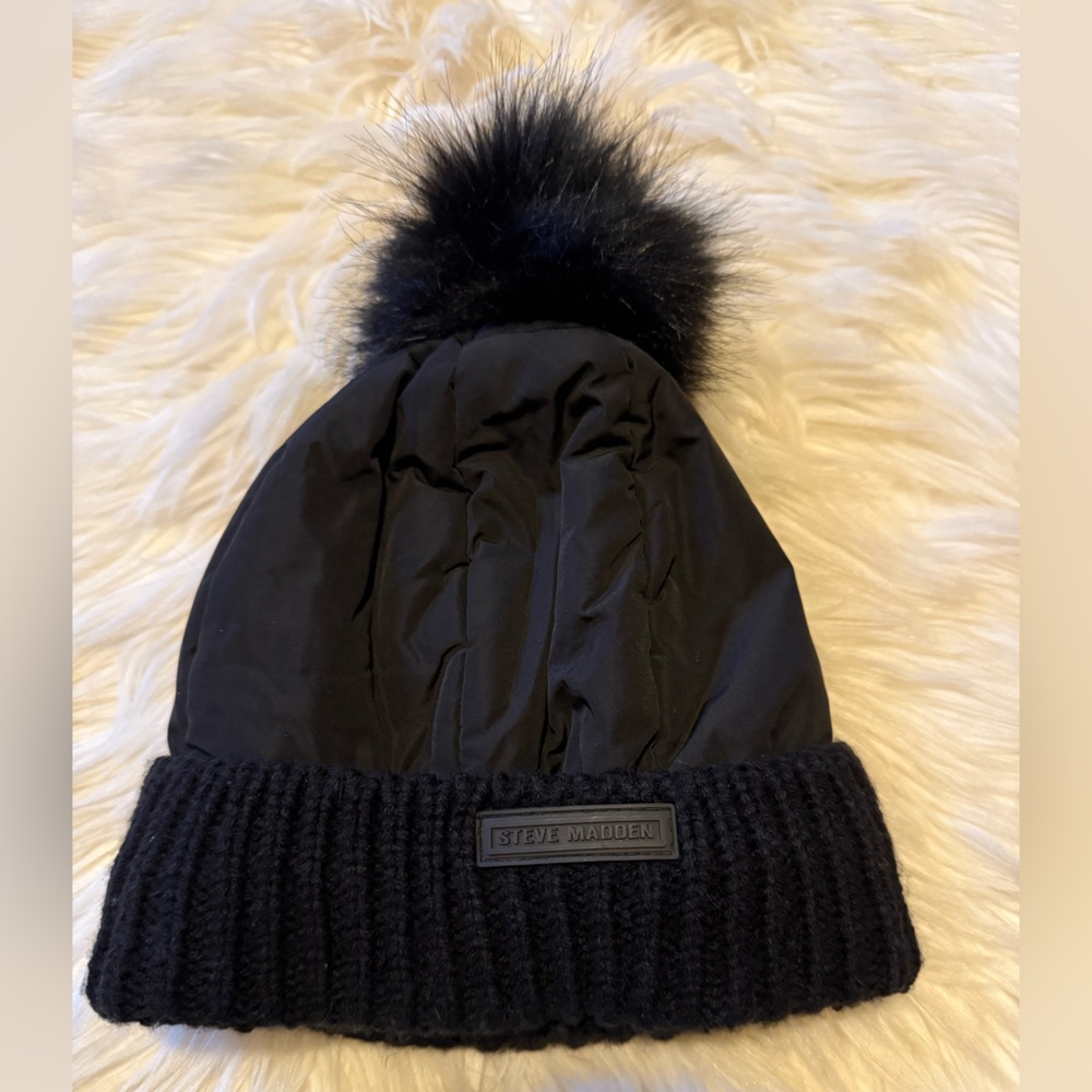 Steve Madden Black Pom-Pom Beanie